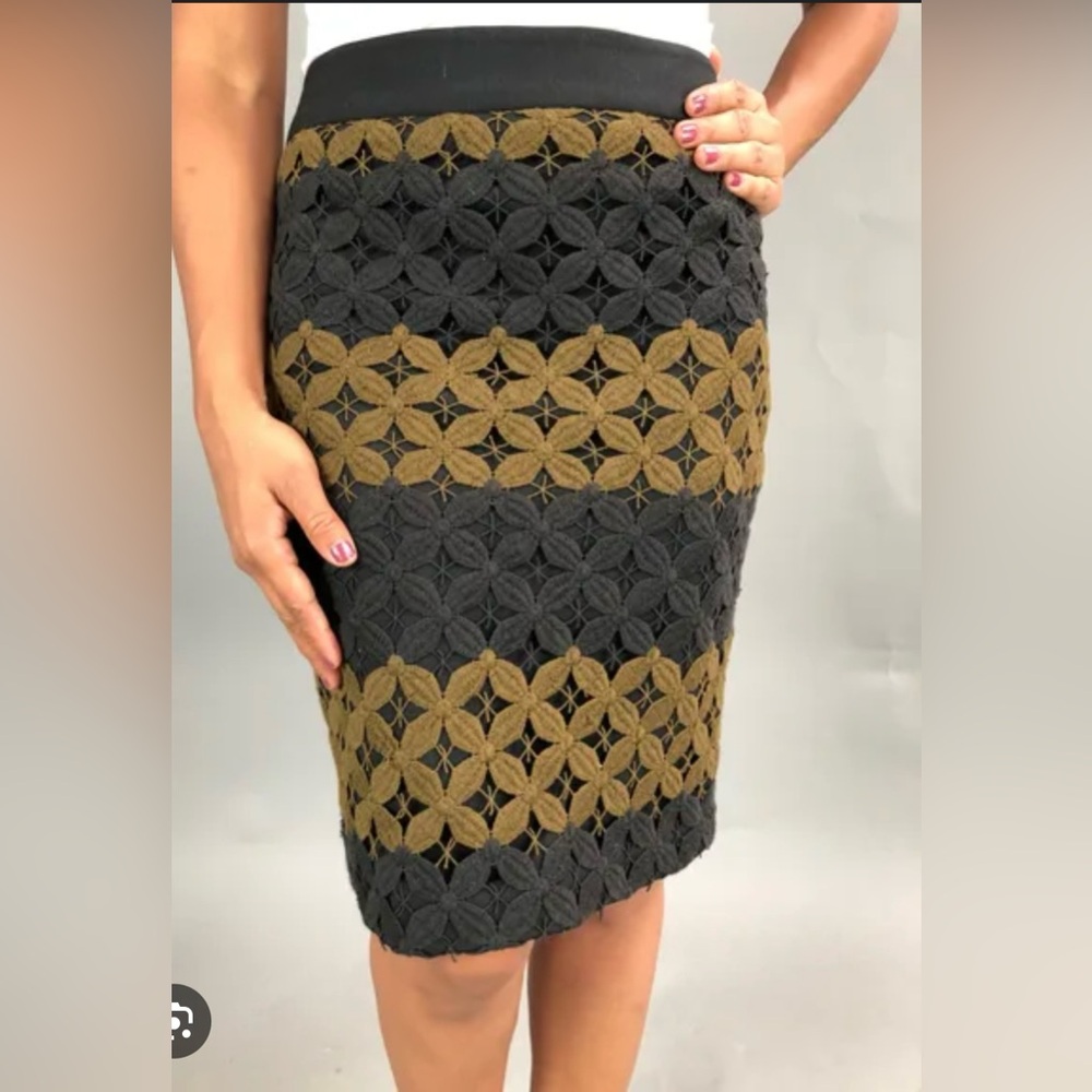 LOFT size 10 woman Black and Tan Embellished Pencil Skirt